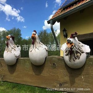 Decorative Objects Figurines Chicken Sitting On Fence Funny Decor Garden Statues For Fences Or Any Flat Surface Rooster Wall Art Yard Sculpt 1pc 230815