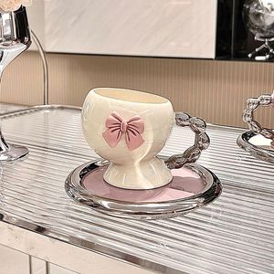 Coppe Saucer creativa Nordic Luce Luxury High Beauty Ins Coppa di caffè e piatto squisito ceramica da tavoli da tè pomeridiano britannico in ceramica