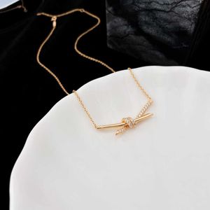 Designer 18k Brand Gold 18k Twisted colar com as amemos a mesma corrente de corda de diamante Kont Simples e Luxury