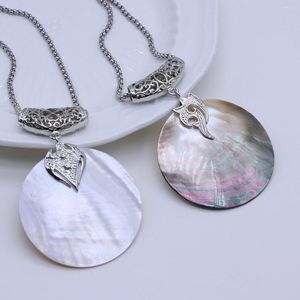 Pendant Necklaces Natural Shell White Black Round Necklace Metal Chain For Women Charm Jewelry Party Accessories Gift 50mm