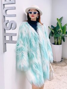 Zimowe kurtki dla kobiet 2023 Długie puszyste sztuczne futra płaszcz kobiety V Szyja zielona i biała furia fur