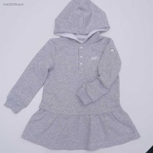 Designer Abiti per bambini Abito da ragazza con cappuccio di alta qualità Dimensioni 90-140 cm Sfrigni per bambini single per bambini Abito da bambino a maniche lunghe luglio26