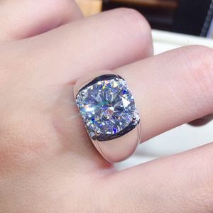 Обручальные кольца Big Solitaire Male 5ct Lab Sona Diamond Ring 925 Стерлинговая серебряная группа для мужчин аксессуар 230816