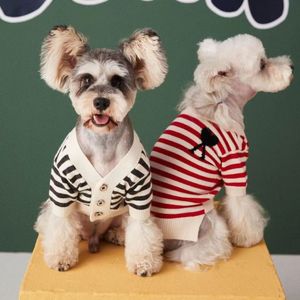 Abbigliamento per cani Abbigliamento per animali domestici a strisce maglierie maglioni cardigan per cani vestiti gatti piccoli cuori lettera Una stampa simpatica inverno girl Yorkshire 230815