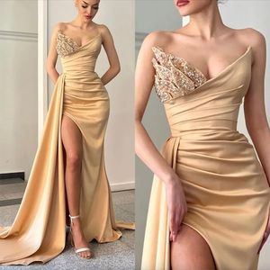 Stropplösa balklänningar Högdelade paljetter V Neck Satin Champagne Party Dress Sweep Train Dresses för speciella tillfällen