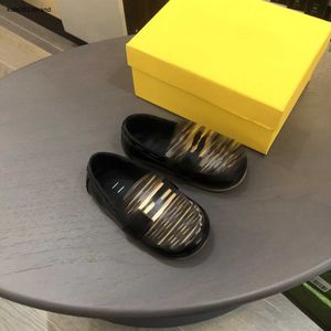 아기 신발 편지 인쇄 어린이 신발 크기 20-25 금속 로고 장식 유아 Prewalker Box 포장 6 월 23 일
