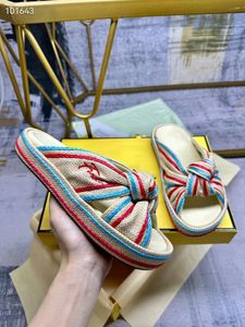 Designer Sandals for Women Muli Slide piatti dimensioni 35-45 Tastura leggera beige bianco nero in pizzo rosa Lettering tela Slipisti Domande Summer Scarpe da estate estate