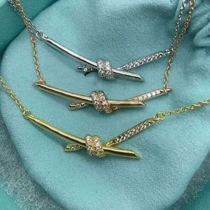 Designer Brand Gold KNOT Knot Necklace High Quality CNC Hand Set Half Diamond Smooth Asymmetric Rose Lock Bone Chain Double Rows