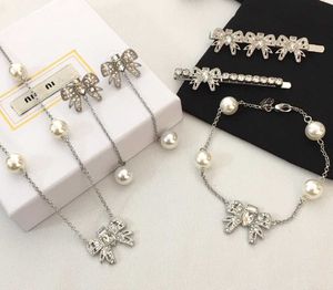 Varumärkesdesigner Miumiu Fashion Hairpin New Imitation Crystal Bow Full Diamond Sweet Temperament Advanced Sense One Character Clip Light Luxury Accessories smycken