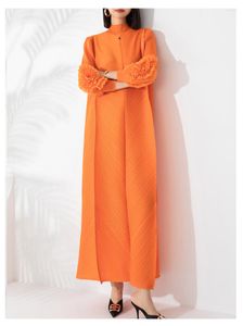 Sıradan elbiseler Miyake Piled 3D Aplikes Çiçek Petal Kollu Elbise 2023 Sonbahar Moda Yüksek Boyun Gevşek Diagonal Pleats Uzun Stil
