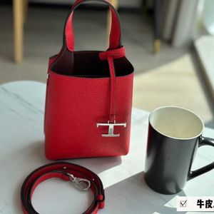 高品質のデザイナーTタイムレスショルダーバッグサイズ15x16.5 cm Tod Milk Tea Bucketバッグは本当に香りがあり、ライチパターンハンドバッグで交差または運ぶことができます