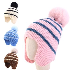 BeanieSkull Caps Streifen Winter Baby Beanie Mütze Jungen Mädchen Winter Warm Strick Gehörschutz Mütze für Kleinkind Korean Big Pompom Kinder Häkelmütze 230816