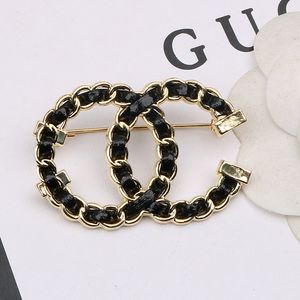 Women Designer Jewelry Luxury Brand Letter Brooch Pins Leather Brooches Pin Wedding Party Accessories Gifts