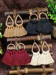 Charm Iric Bohemian Style Wooden Tassel أقراط متعددة الألوان للارتداء اليومي للسيدات يمكن إقرانها مع هدايا العطلات J230817