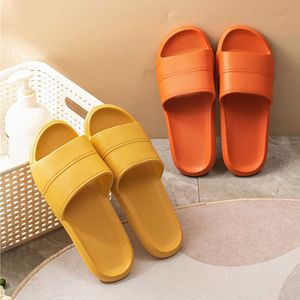 Slipper kvinnor hem sommarbad tofflor icke-halk toffel mjukt badrum mode par avslappnad botten skor flip flops