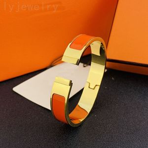 Pläterade guldarmbandbrevarmband designer för kvinnor modtillbehör bröllop pulsera valentiner dag gåvor emalj Bangle lady smycken zb003