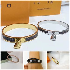 925 Presentes de prata Bangle Leather Lock Logo Bracelet Designer de pulseira de aço inoxidável Jóias de alta qualidade Cedimento de amor Carta