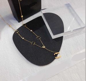 Ожерелья роскошные женщины -бренд -дизайнер двойной буквы подвесного ожерелья высшего качества 18 тыс. Золото.