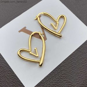 Stud Delicate Earrings Designer Fashion Ear Loop Simple Earing For Man Womens 4 Styles God kvalitet Z230817