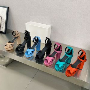 Ava Satin Platform Sandals Block Heels TOE Square Donne Luxury Designers Leather Sole di alta qualità da sera Scheroni da damigella d'onore Dai fabbrica Dimensioni 35-42 Box