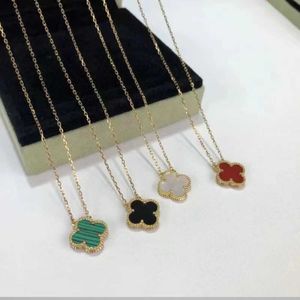 Fashion Flowers Clover Cleef Womens Luxury Designer Necklace Necklaces Jewelry 8453