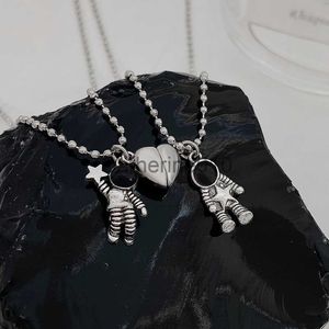 Pendant Necklaces Lovely Astronaut Love Magnetic Pendant Necklace for Couple Romantic Cartoon Star Picker Two Pack Necklace Valentine's Day Gift J230817