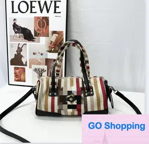 Kvinnors utrikeshandelar Fashion Leopard Print Women's Bag American Fashion Style Axel Messenger Bag Pendlare Handbärande väskor Partihandel