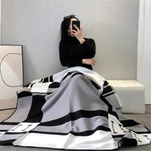 Simple Designer Cashmere Blankets Luxury Letter Home Travel Throw Summer Air Conditioner Blanket Beach Blanket Towel Womens Soft Shawl 140*175cm