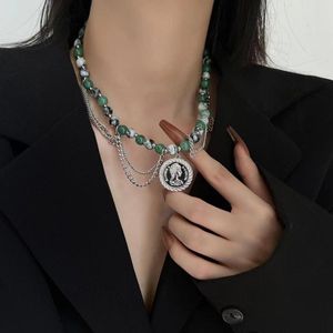 Подвесные ожерелья 2023 в винтажном портретном ожерельем зеленых белых бусин Женская мода Элегантные украшения ключицы для женской вечеринки фестиваль