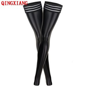 Sexiga strumpor S-2xl plus size Sexig kvinnor Lady Black Wet Look faux läder lår höga strumpor pu randig bendräkt roll spela uniform 230817