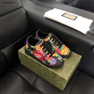 Scarpe per bambini designer di alta qualità Stampa floreale colorata Sneaker per bambini 23-35 Packaging di box di spedizione gratuita giugno20