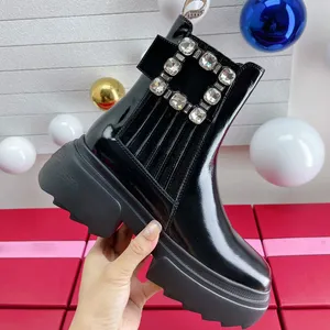 Designer Luxury Square Buckle Martin Boots Fashion Fashion Fashion Middle Tube Autumn e Winter Patent Leather Plataforma tornozelo curto redondo chelsea botas curto tubo 35-40