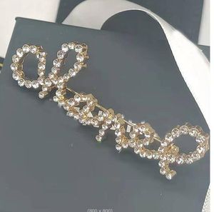 Luxury Men Women Designer Brand Letter Brosches 18K Guldpläterad inlagd kristall strass smycken brosch gifta sig bröllop kostym pins party mode tillbehör