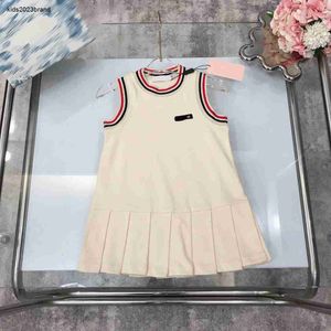 デザイナーのベビー服の袖のないベストデザインガールズドレスサイズ100-150 cm高品質の子供プリーツスカート6月27日