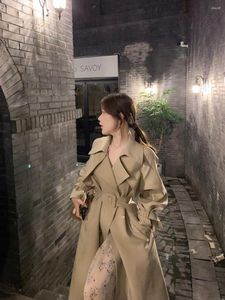 Trench feminino Coats 2023 Parques britânicos da primavera Khaki Windbreaker Comprimento da cintura sobre o casaco casual do joelho