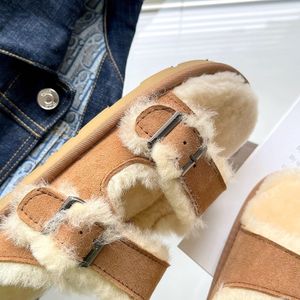 Ciabatte in lana Sandali firmati Pantofole da donna Infradito classiche in pelliccia Piumino di capra CoquettePelle di pecora calda Wgg Scivolo peloso con scatola 35-40 NO415