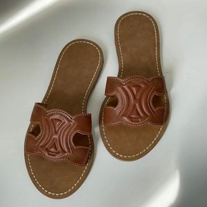 أعلى جودة Celiny Triomphe صندل البغال في الهواء الطلق Flip flops Fashion Summer Slide Luxurys مصممة Slippers Sandal