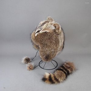 Boinas 2023 Chapéus de inverno para homens mulheres Lady Natural Raccoon Fur Fur Warm grossa com abas de orelha Caps de moda Bonnet