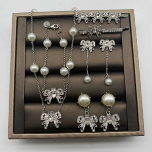 Дизайнер бренда Miumiu модный ожерелье с бриллиантами с шипами Bowknot жемчуж