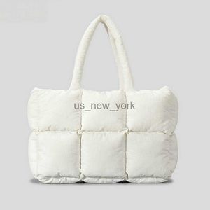 Totes große Kapazität Winterfrau Frau Down Cotton Fluffy Shopping Side Bag Geldbörsen wasserdichte Puffy Tte gepolsterte Handtaschen für Frauen HKD230818