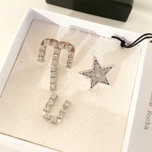 브랜드 디자이너 Miumiu 패션 귀걸이 새 편지 전체 다이아몬드 비대칭 귀걸이 여성 크리스탈 우아한 성격 발렌타인 데이 선물 액세서리 보석
