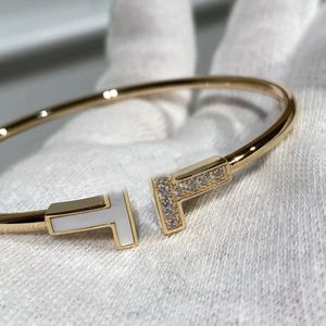 18K Gold Plated Rose bracelet white Fritillaria bracelet T home T-shaped open bracelet fashion style party gift women designer jewelry 01