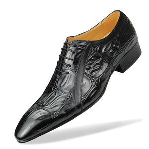 Vestido sapatos homens vestido de couro de couro elegante oxford streetwear artesanal elegante escritório requintado padrão de gravação zapatos de hombre 230817