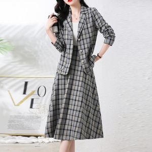 Tvådelad klänningskjol Set Female Autumn Plaid Casual Fashion Long Sleeve Blazers A Line Mid Suit Korean Office