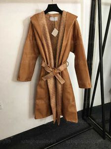 Wełniany płaszcz damski designerka tweed płaszcza jesień i zimowe ubrania koronki w talii długie rękawowe ciepłe przytulne z kapturem długie projektanci odzieży wierzchniej kobiety