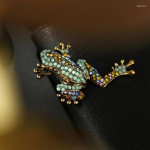 Broşlar kadın moda vintage gökkuşağı kristal sevimli kurbağa kadınlar için lüks altın renk alaşım hayvan broş güvenlik pimleri