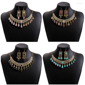 Pendant Necklaces European And American Retro Exaggerated Rhinestone Necklace Geometric Square Jewelry Set With Water Drop Earrings