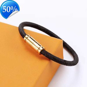 Charm Bracelets Bangles Designer Fashion Leather Bracelet Magnetic Buckle Free Size Unisex High Quality Luxury Jewelry Woman Man Banglees