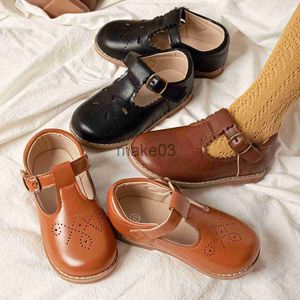 Sneakers barns avslappnade sandaler skola barn läder skor retro ihålig mjuk botten loafer flickor prinsessan pu nonslip barn platt skor j230818
