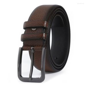 Bälten Fashionabla Belt Men Design Affärsklippning Skrapningsbeständig och slitstödd legeringsnålspänne A24